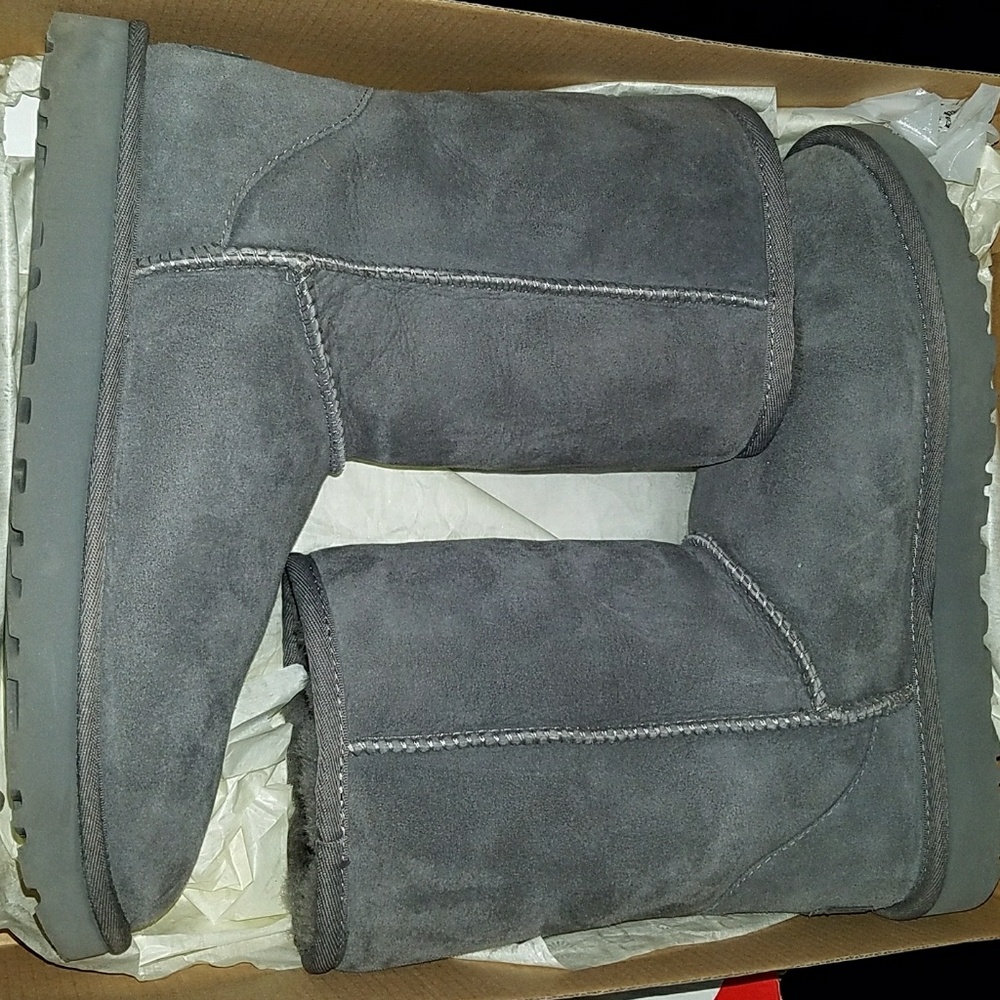 UGG Classic Short Boots (Gray)